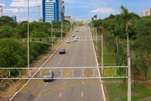 Luzes de Natal serão acesas em avenidas de Palmas nesta sexta-feira com programação especial